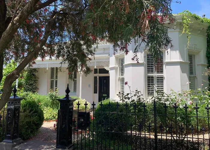 A Majestic Victorian Private Rear Access Quarters